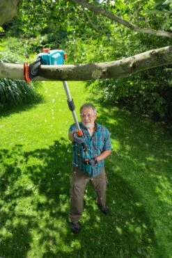 GARDENA Accu Telescopische Snoeizaag TCS 20/18 P4A Set 9 GARDENA Accu Telescopische Snoeizaag TCS 20/18 P4A Set -Tuingereedschap Winkel gardena accu telescopische snoeizaag tcs 20 18 p4a set 1000x1500 640af323285d7 l